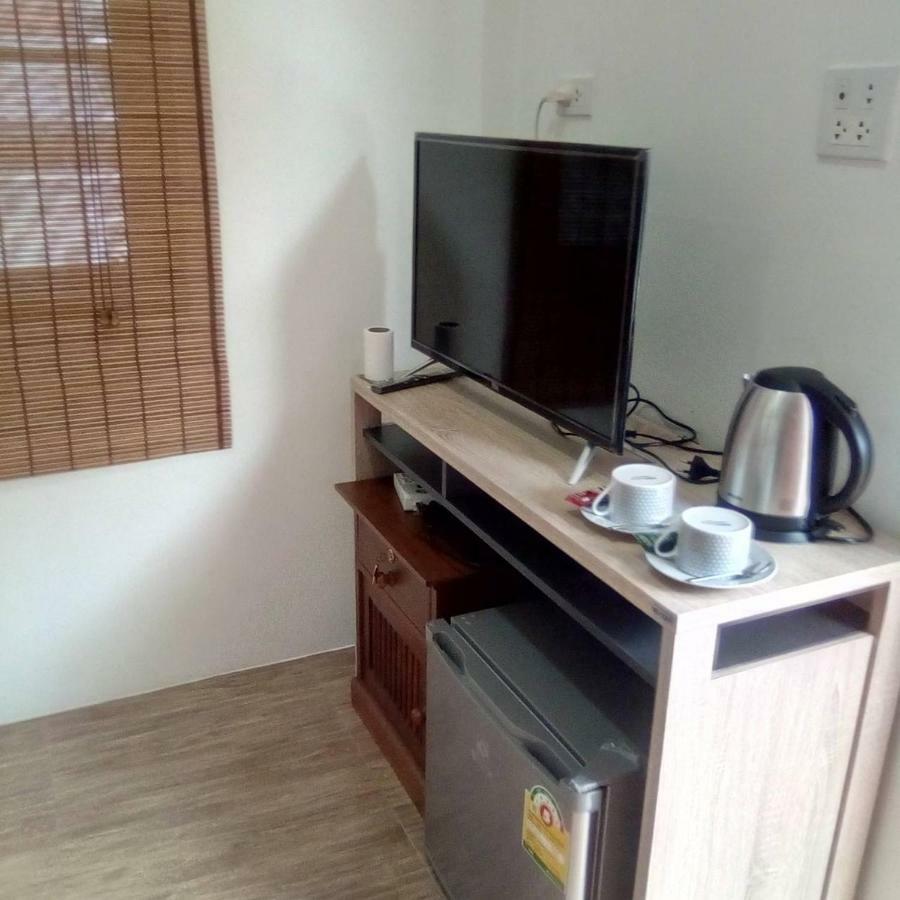 Sunray Guesthouse สุนันท์บ้านพักริมคลอง 乌泰他尼府 外观 照片