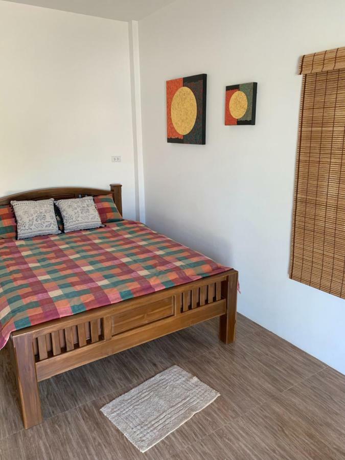 Sunray Guesthouse สุนันท์บ้านพักริมคลอง 乌泰他尼府 外观 照片
