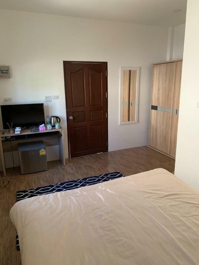 Sunray Guesthouse สุนันท์บ้านพักริมคลอง 乌泰他尼府 外观 照片