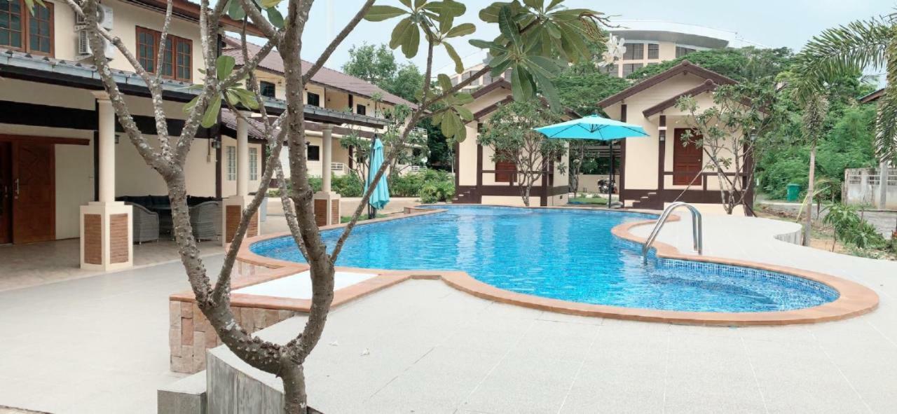 Sunray Guesthouse สุนันท์บ้านพักริมคลอง 乌泰他尼府 外观 照片